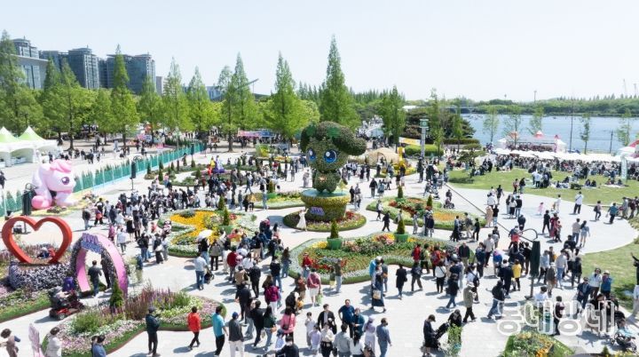 황금연휴, 나들이 인파 몰린 ‘2025고양국제꽃박람회’