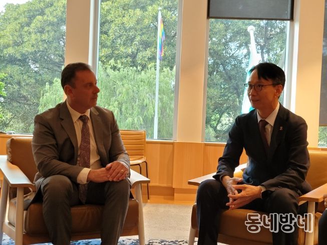 빅토리아주산업첨단제조장관콜린브룩스면담