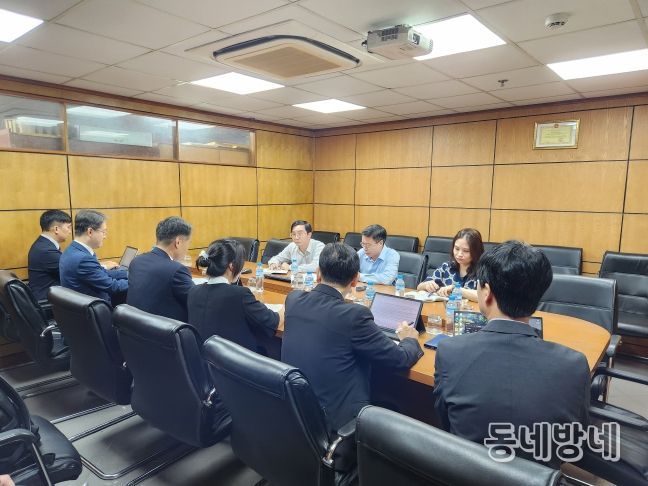 산업무역부 원전담당 부국장 면담