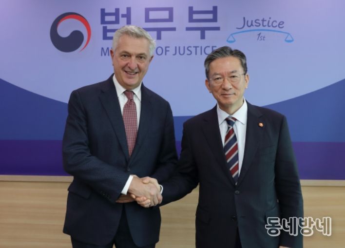 필리포 그란디(Filippo Grandi) 유엔난민기구(UNHCR) 최고대표와 정성호 법무부 장관