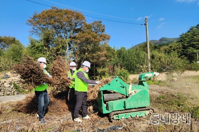 영농부산물 파쇄지원단 활동 사진