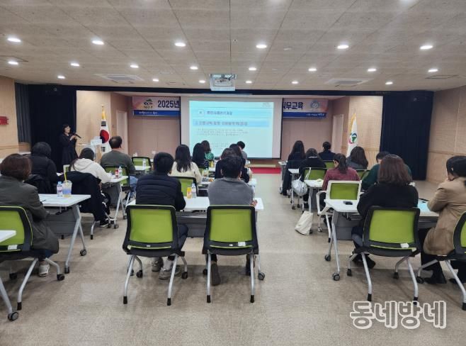 지난 7일 청양군 사회복지관 대회의실에서 읍·면 통합사례관리 담당자들의 역량강화를 위한 직무교육을 진행했다.