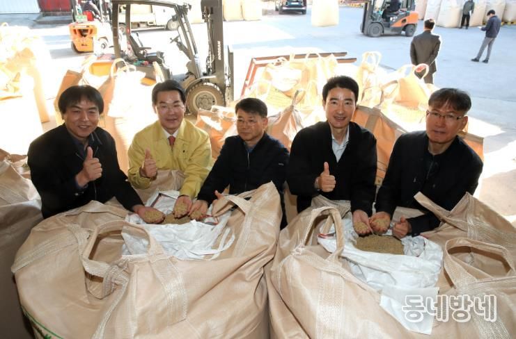 권익현 부안군수, 공공비축미 수매 현장 방문 농가 격려