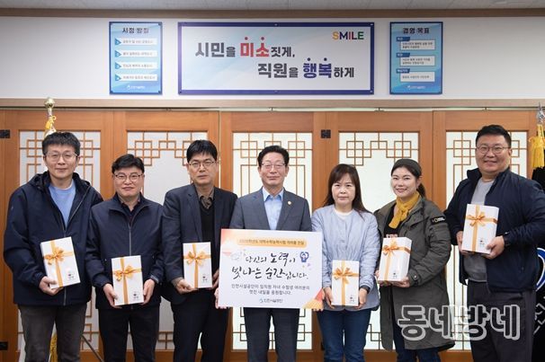 인천시설공단은 11일, 2026학년도 대학수학능력시험을 앞둔 임직원 자녀들에게 격려품을 전달했다.