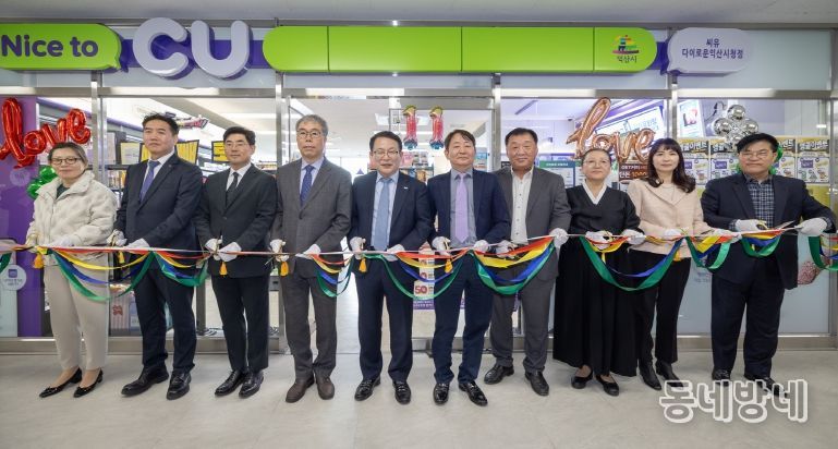 익산시청 4층에 편의점이…어르신과 직원 함께 웃는다