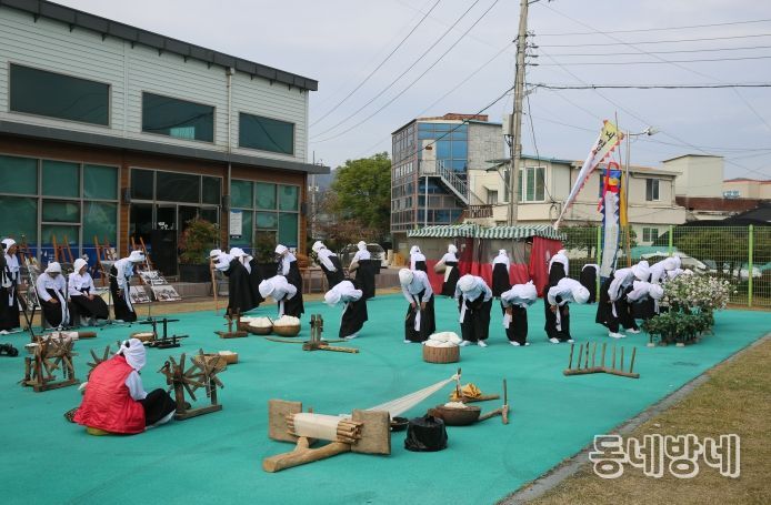 내평리 길쌈노래 전승 공연 모습