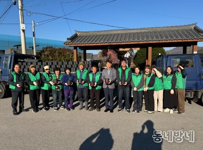 철원군 김화읍 새마을 부녀회·지도자협의회, 사랑의 연탄 나눔 봉사 실시