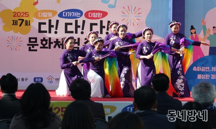 ‘다다다 문화체험 축제’에서 주민들이 다양한 체험 프로그램에 참여하고 있는 모습