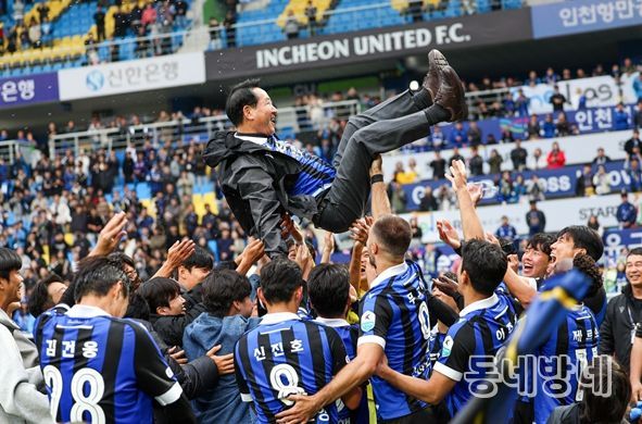유정복 인천광역시장이 K리그2 우승을 확정지은 2025년 10월 26일