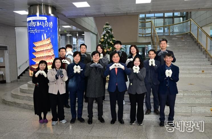 희망의 불 밝힌 김천시청 성탄트리