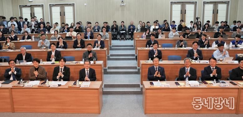 지난 10월 27일 대통령실, 기후에너지환경부, 기업, 대학 연구진 등이 한국에너지공과대학교에서 ‘차세대 전력망 혁신 및 인재 양성·창업 생태계 구축 기업간담회’를 진행했다.