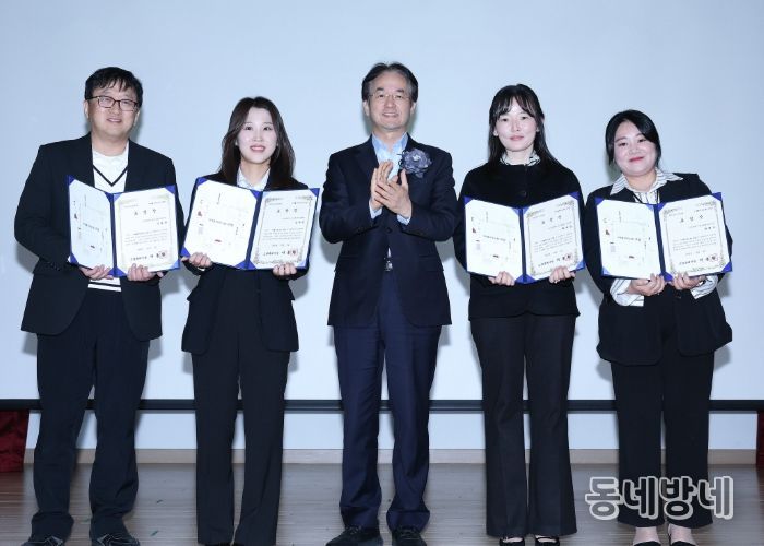 ‘2025년 사업보고회’보육유공자 표창 수상자 기념촬영