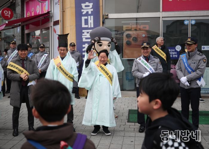 남양주시 다산2동에서 펼쳐진 민·관·경·학 아동 안전 캠페인 …정약용·포돌이 총출동