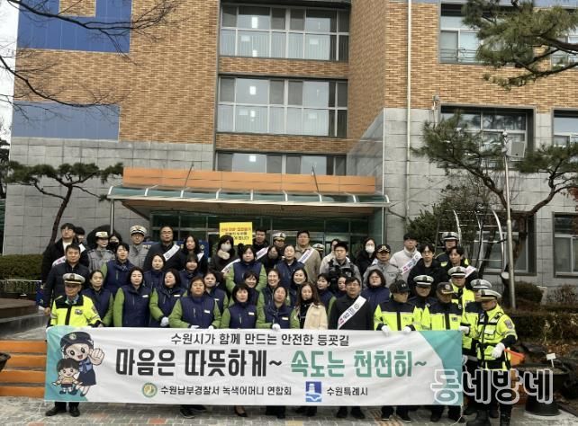 캠페인 참가자들이 함께하고 있다.