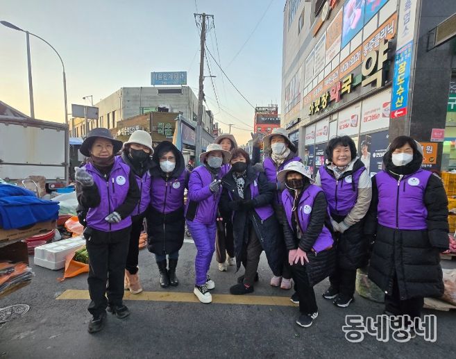 ‘아랫장 짐보따리 들어드리기’ 봉사