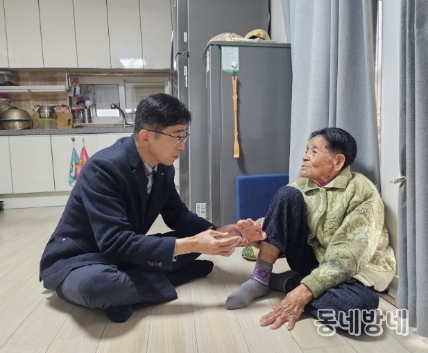 포항시는 10일 경북 지역 유일의 일본군 위안부 피해 생존자인 박모(98) 어르신 자택을 방문해 깊은 위로와 감사의 마음을 전했다.