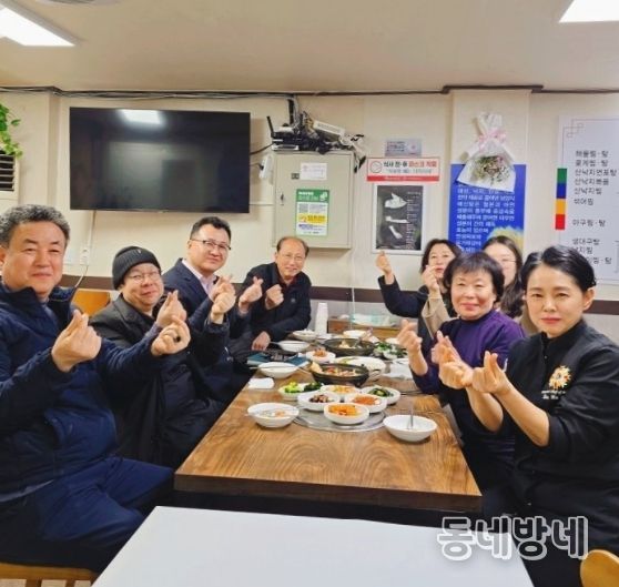 지난 24일 인생플러스센터 강당에서 '2026년 제1차 사회복지사 등의 처우개선위원회'를 진행하고 있다.