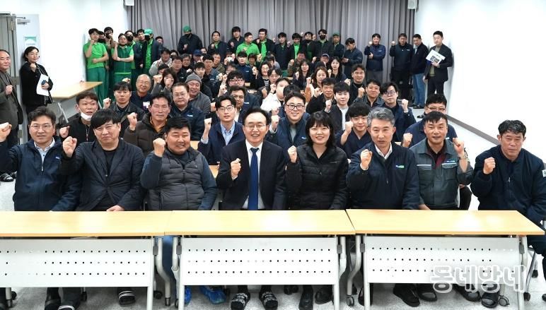 나주시는 지난 18일 나주축산물공판장을 방문해 아프리카 돼지 열병 방역 상황과 시설을 점검하고 종사자들을 격려했다.