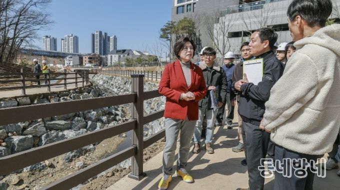 과천시, 지식정보타운 제비울천 산책로 현장점검…3월 말 조기 개방