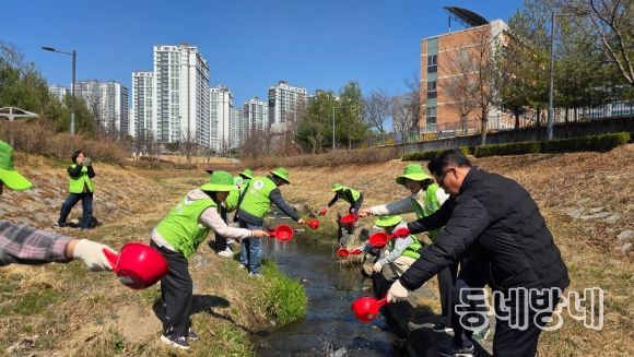 김천시, 세계 물의 날 기념 ‘쓰담쓰담 푸른 석정천 가꾸기’ 행사 개최