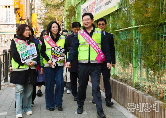 이상일 용인특례시장이 24일 동백초등학교에서 학생들의 안전한 등교를 위한 교통지도봉사에 참석했다.